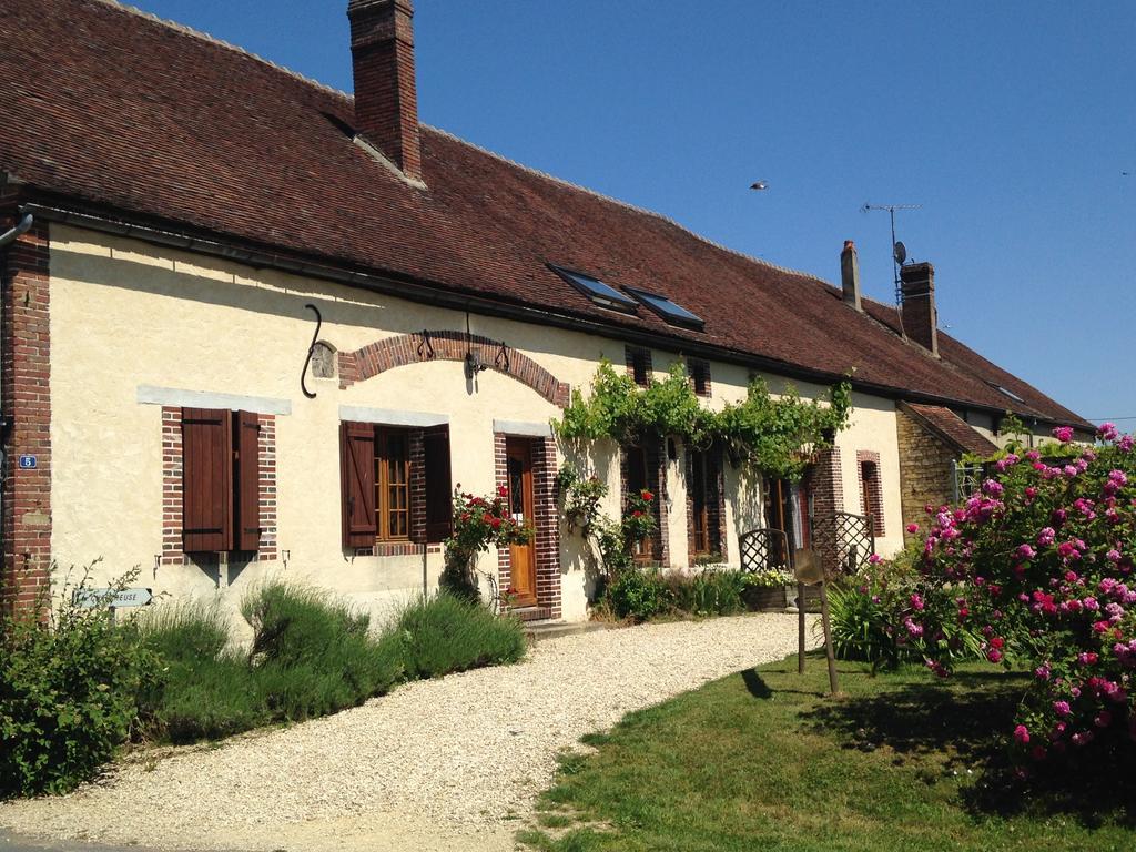 La Chartreuse Hotel Poilly-sur-Tholon Exterior photo