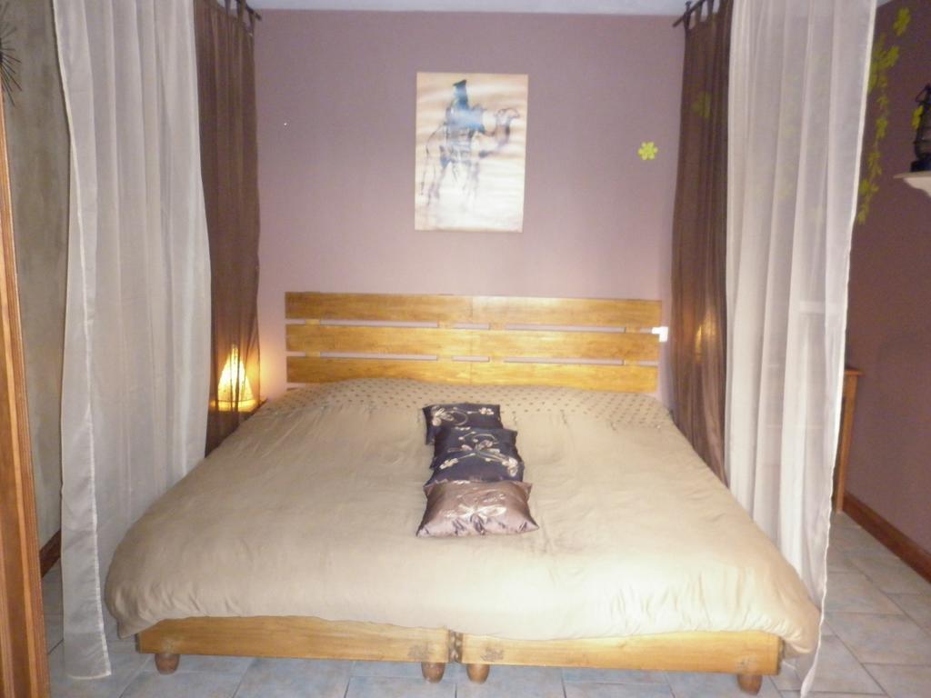 La Chartreuse Hotel Poilly-sur-Tholon Room photo