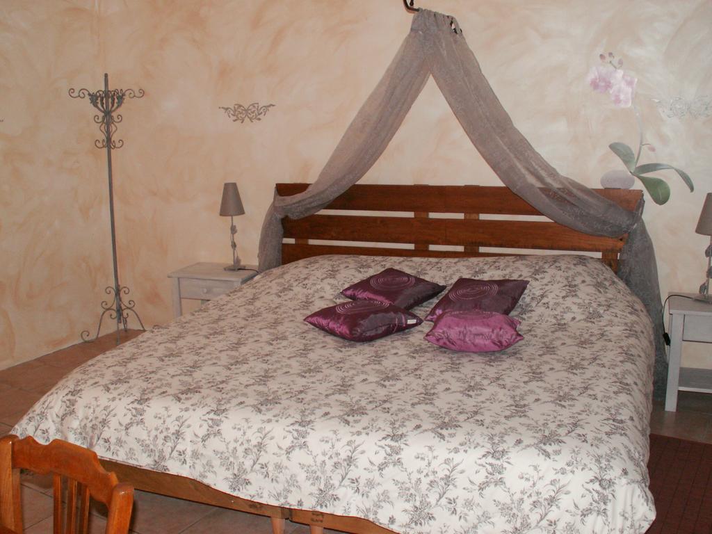 La Chartreuse Hotel Poilly-sur-Tholon Room photo